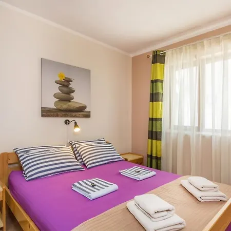 Ferienhaus In Mit Terrasse, Klimaanlage, W-lan, Waschmaschine *