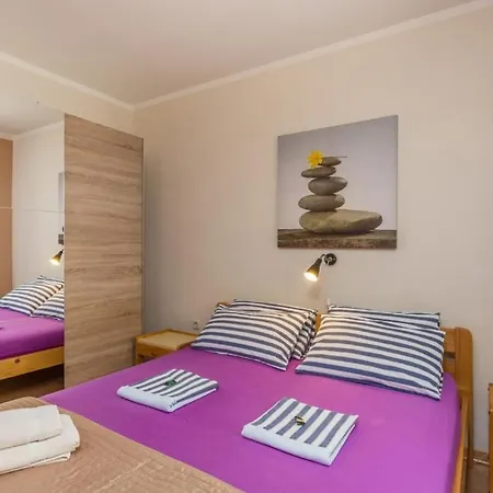 Ferienhaus In Mit Terrasse, Klimaanlage, W-lan, Waschmaschine Poreč