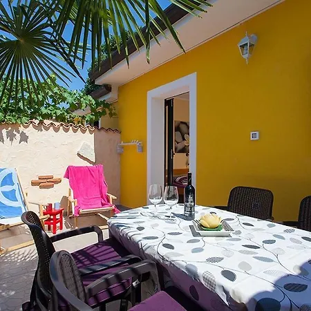 Vakantiehuis Ferienhaus In Mit Terrasse, Klimaanlage, W-lan, Waschmaschine