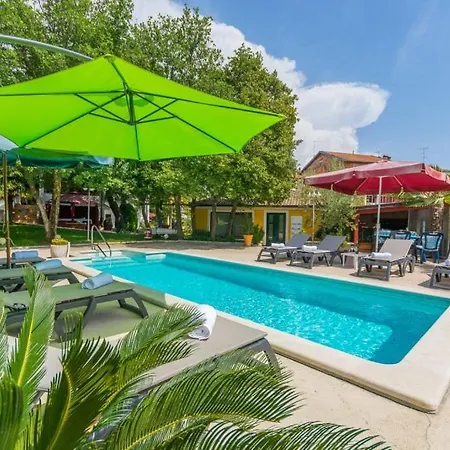 Ferienhaus In Mit Terrasse, Klimaanlage, W-lan, Waschmaschine Vakantiehuis Poreč