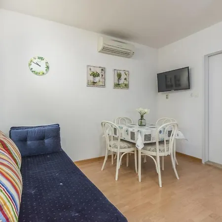 Vakantiehuis Ferienhaus In Mit Terrasse, Klimaanlage, W-lan, Waschmaschine