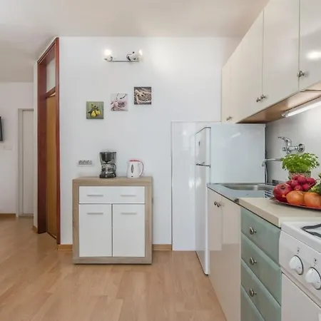 Ferienhaus In Mit Terrasse, Klimaanlage, W-lan, Waschmaschine *