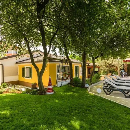 Vakantiehuis Ferienhaus In Mit Terrasse, Klimaanlage, W-lan, Waschmaschine
