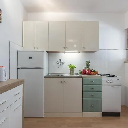 Ferienhaus In Mit Terrasse, Klimaanlage, W-lan, Waschmaschine Poreč