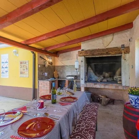 Ferienhaus In Mit Terrasse, Klimaanlage, W-lan, Waschmaschine Vakantiehuis