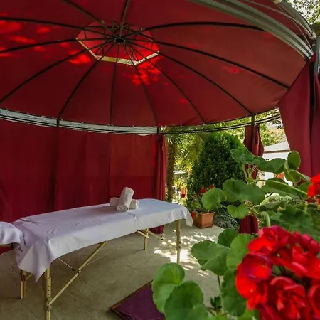 Ferienhaus In Mit Terrasse, Klimaanlage, W-lan, Waschmaschine Vakantiehuis
