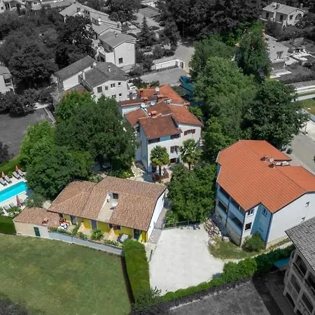Ferienhaus In Mit Terrasse, Klimaanlage, W-lan, Waschmaschine Poreč
