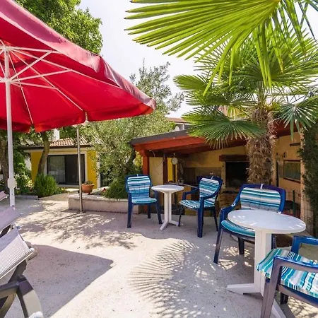 Ferienhaus In Mit Terrasse, Klimaanlage, W-lan, Waschmaschine