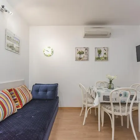 Ferienhaus In Mit Terrasse, Klimaanlage, W-lan, Waschmaschine Vakantiehuis