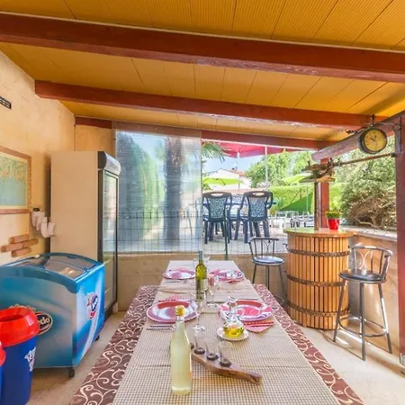 Ferienhaus In Mit Terrasse, Klimaanlage, W-lan, Waschmaschine *