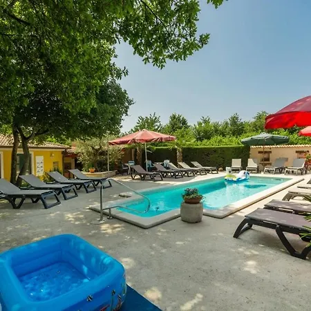 Ferienhaus In Mit Terrasse, Klimaanlage, W-lan, Waschmaschine Poreč