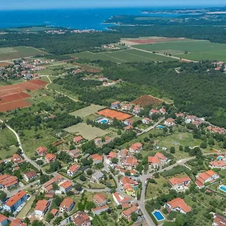 Ferienhaus In Mit Terrasse, Klimaanlage, W-lan, Waschmaschine * Poreč