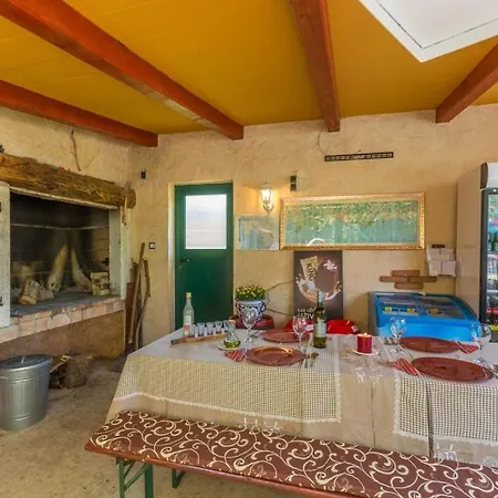 Ferienhaus In Mit Terrasse, Klimaanlage, W-lan, Waschmaschine Vakantiehuis