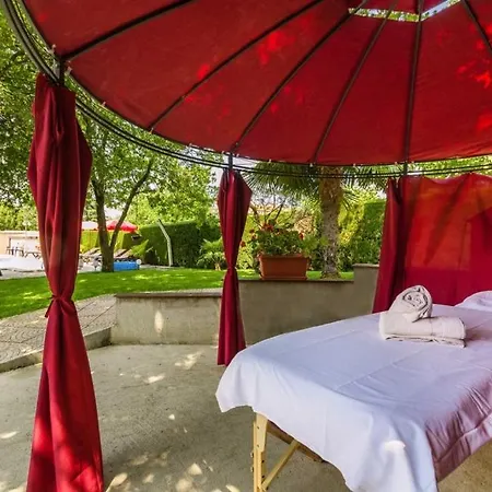 Ferienhaus In Mit Terrasse, Klimaanlage, W-lan, Waschmaschine Vakantiehuis Poreč