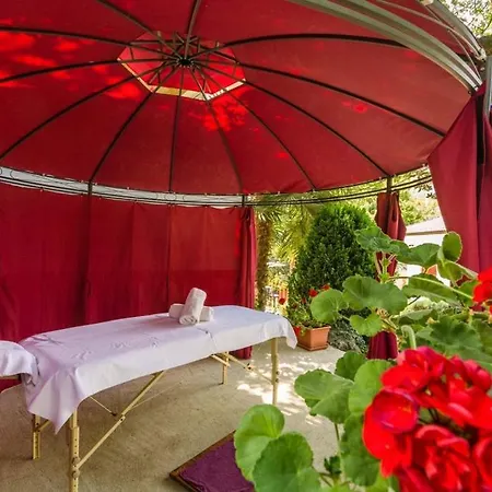 Ferienhaus In Mit Terrasse, Klimaanlage, W-lan, Waschmaschine Vakantiehuis *
