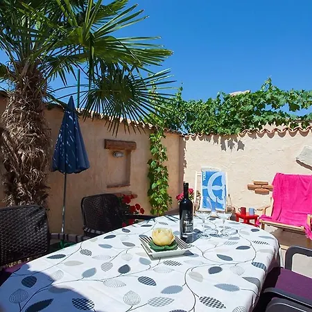 Ferienhaus In Mit Terrasse, Klimaanlage, W-lan, Waschmaschine